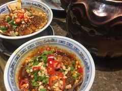 -沪小二炭火蛙锅(淮海中路美食不夜城店)