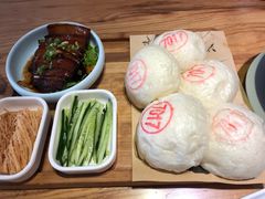 土馒头配大块肉-7017味道工厂(三墩店)