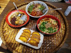 -爆炸头阿姨小四川正宗川味小吃(无任何分店)