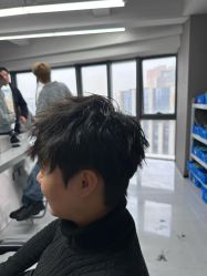 -宫铭烫发染发接发店