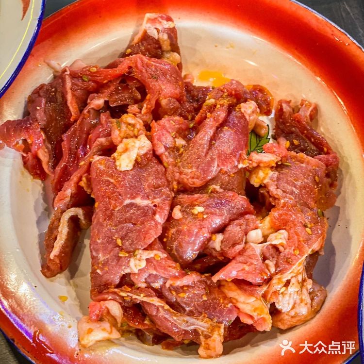 复古风爆棚的烤肉~正宗东北地摊口味