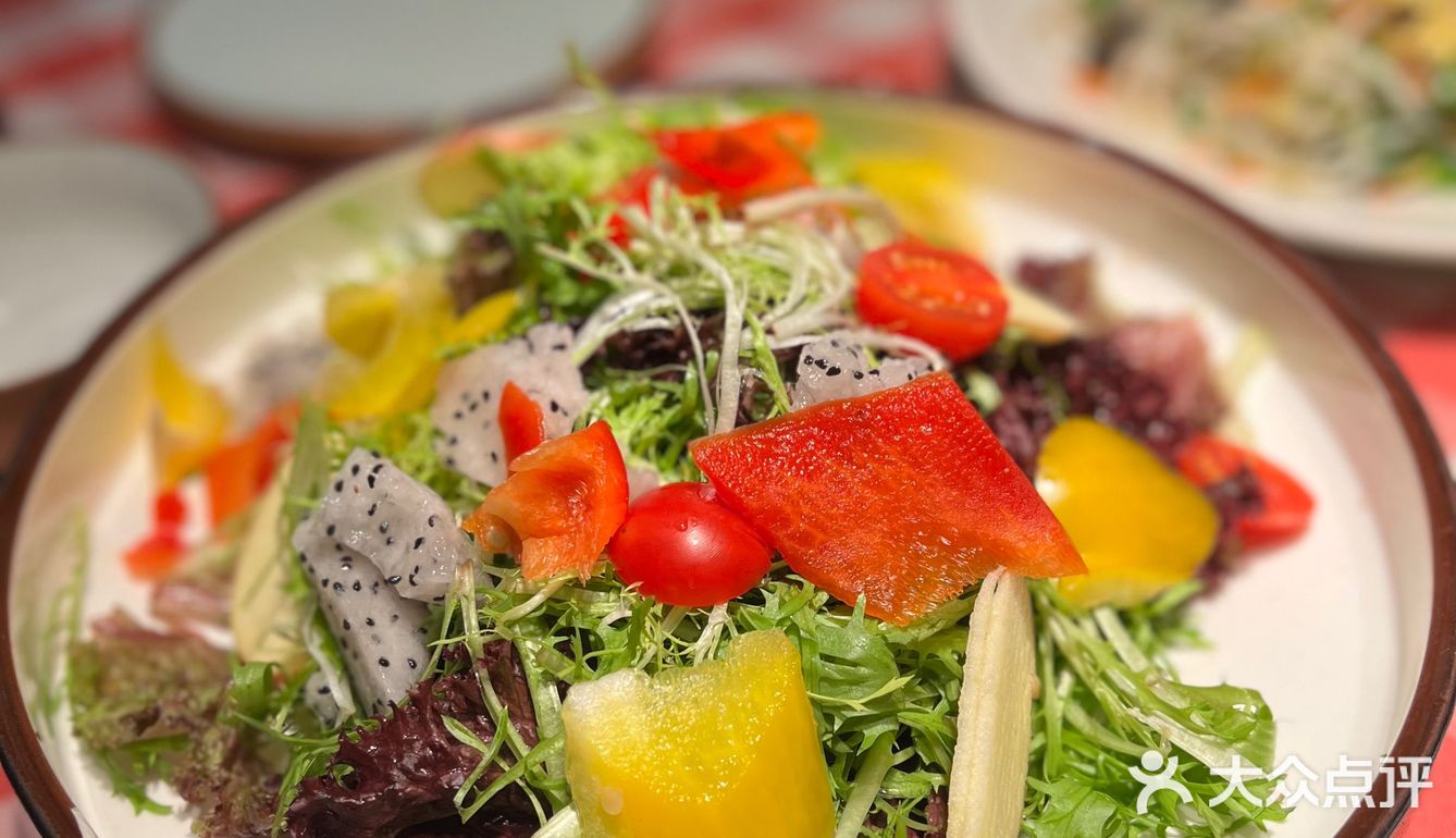 北京探店|这里的酱肘子好香，吃着好过瘾！