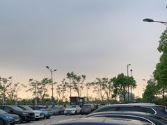 -奕欧来上海购物村停车场