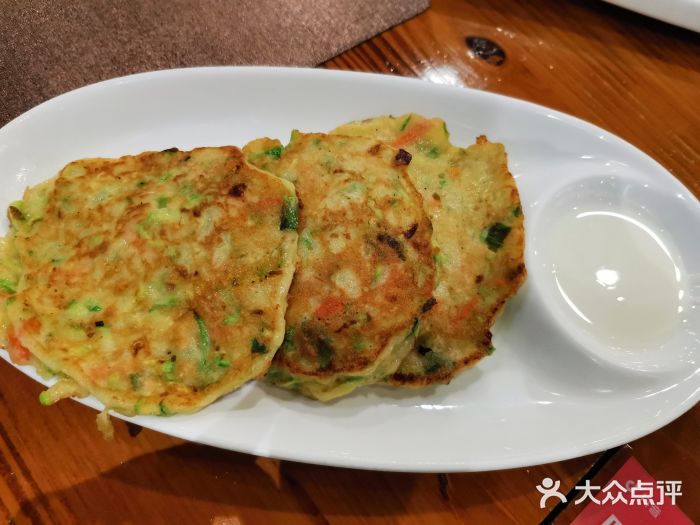 TUK土耳其餐厅·下午茶(卢湾店)西葫芦饼配酸奶图片