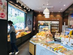 面包甜点陈列柜-爱达乐面包生日蛋糕(华油路店)