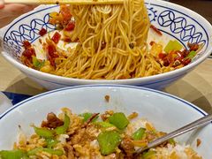 -李与白包子铺(桐梓林店)