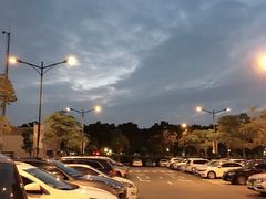 -奕欧来上海购物村停车场