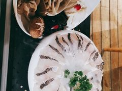 -洪氏嗨捞·广东猪肚鸡·椰子鸡火锅(西咸万象城店)