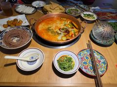 -洱火云南酸菜牛肉火锅(石景山当代商城店)