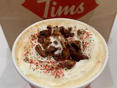 碧根果风味缤纷拿铁-Tims天好咖啡·贝果(东方广场店)