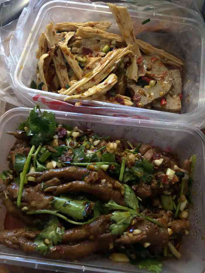 裴继光头佬卤味馆-"店内环境不错,卤鸡脚味道挺不错的,挺好吃.