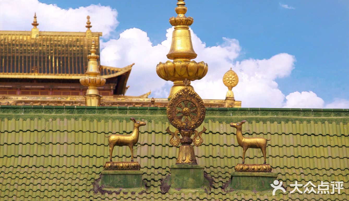 一座高大华丽建筑的寺庙