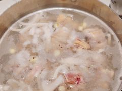 -洪氏嗨捞·广东猪肚鸡·椰子鸡火锅(西咸万象城店)