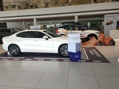 -杭州中沃沃尔沃4S店(滨江区店)