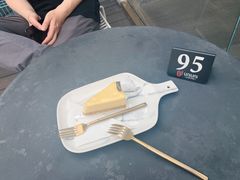 -UNI UNI(环亚凯瑟琳店)