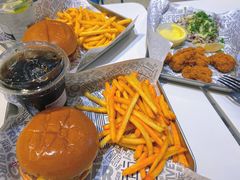 -TRIPS BURGER(大钟寺店)