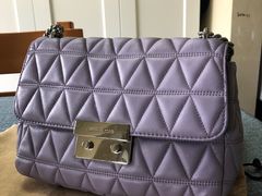 -爱革·奢品·鞋包·衣物·家居(金桥国际商业广场店)