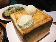 珍宝蜂蜜厚多士-去茶去餐厅(中央大街店)