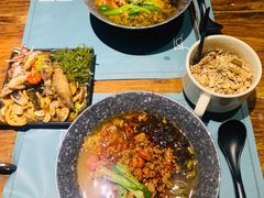 -八月美食小馆(银泰城总店)