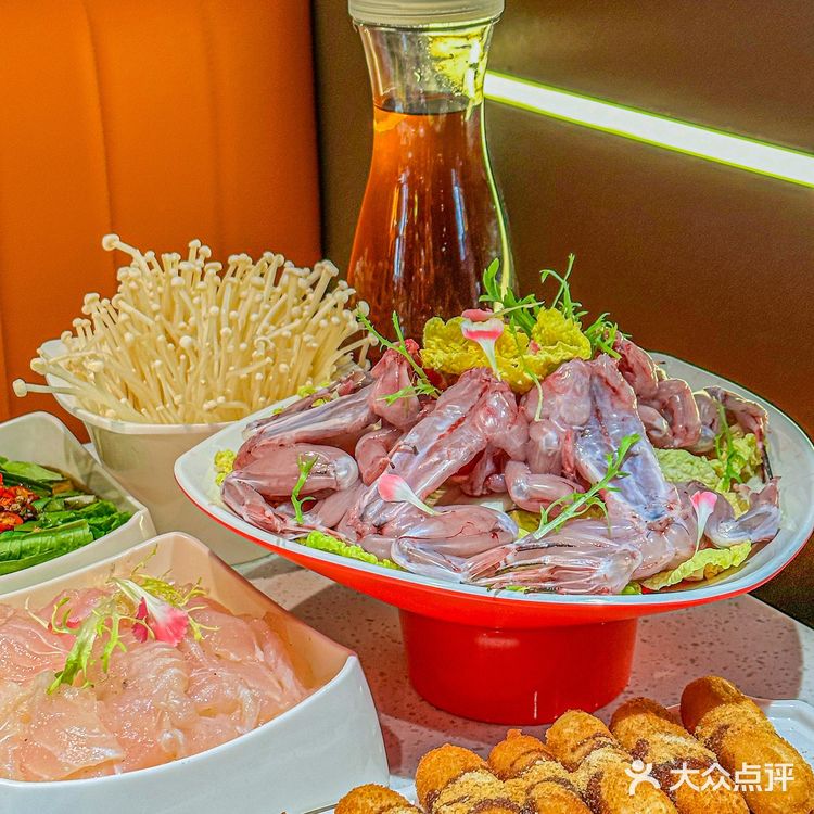 有生之年系列‼️在广州吃到了美蛙鱼头火锅