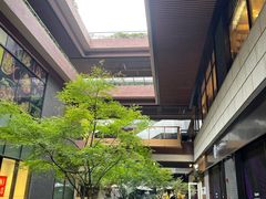 -瑞虹新天地月亮湾