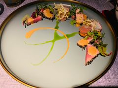 轻煎黑白芝麻金枪鱼佐彩色番茄-弦月窗LUNETTE BY AMANDA(复兴路店)