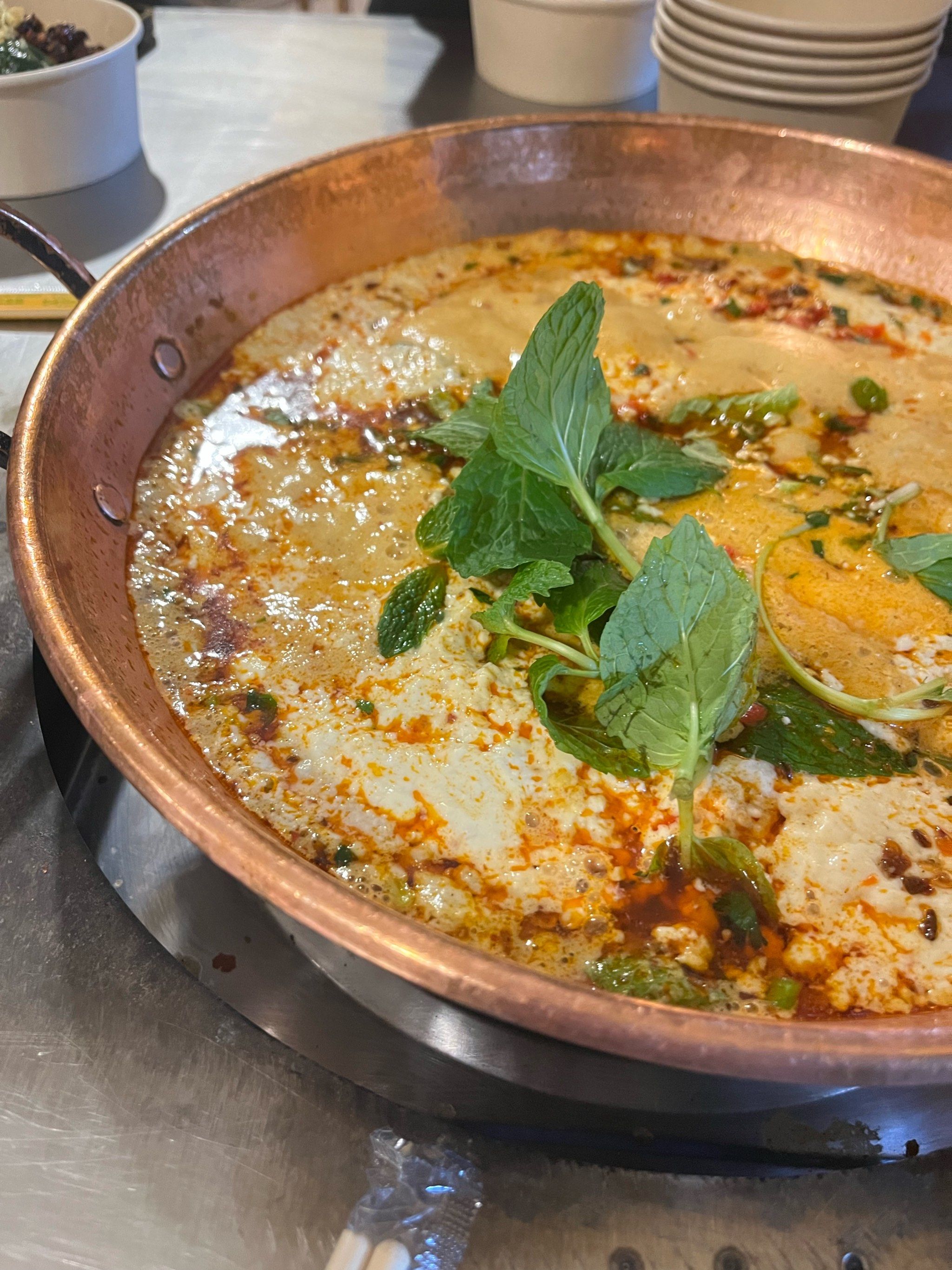 藏在小巷子里的火锅!臭豆腐牛肉火锅!