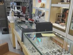 -美式眼镜·授权蔡司.依视路.尼康.豪雅.明月(人民广场店)