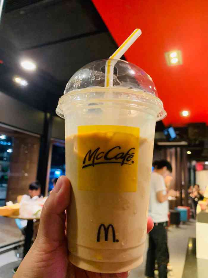 打分 45 /人 澳门烟花汇演后过来麦当劳来杯冰拿铁,爽