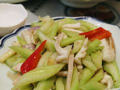 鱿鱼炒西芹-香港新记茶餐厅(湖墅南路店)