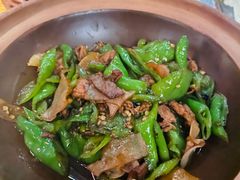 碾辣椒炒肉-吃饭皇帝大土家民族菜(正大广场店)