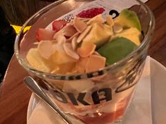 手工制作酸奶配浆果和脆麦片-Moka Bros 摩卡站(嘉华店)