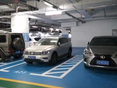 -新世界新丸中心-地下停车场