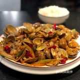 很大的一份，辣度也是有一些的。服务挺好的，小姐姐很热情