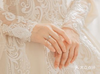 婚纱的质感也是非常棒的，真的好爱