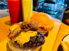 经典大汉堡-The Diner X餐厅(青岛万象城店)