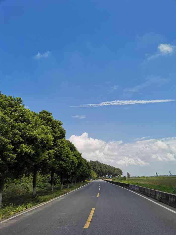 双山岛风景区-"双山岛是位于长江里的一个小岛,这里属于张.