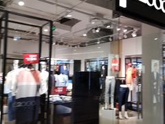 -王府井百货熙地港店