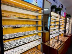 -优医视平价眼镜蔡司依视路折扣工厂店(十里堡店)