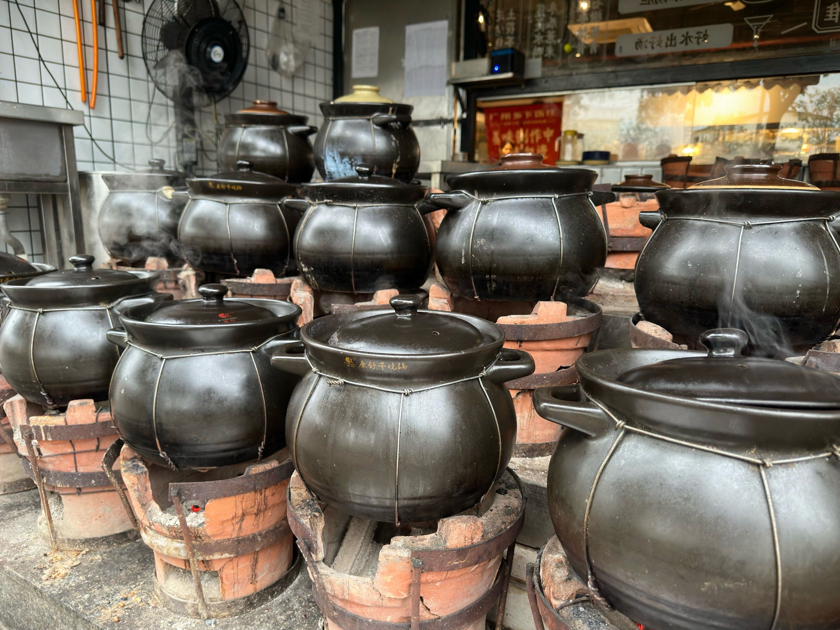 传统瓦罐探炉煲的