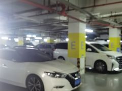 -九六广场-停车场