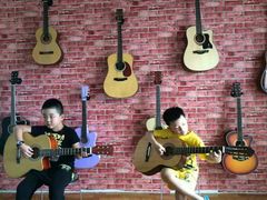 -八度音乐吉他教室(汉广店)