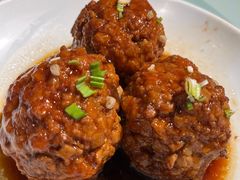 鸭蛋黄狮子头-梅飞酒家(桑园路店)