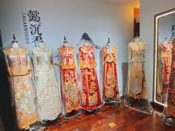 -懿沉香中式嫁衣礼服秀禾服龙凤褂马来褂旗袍总店