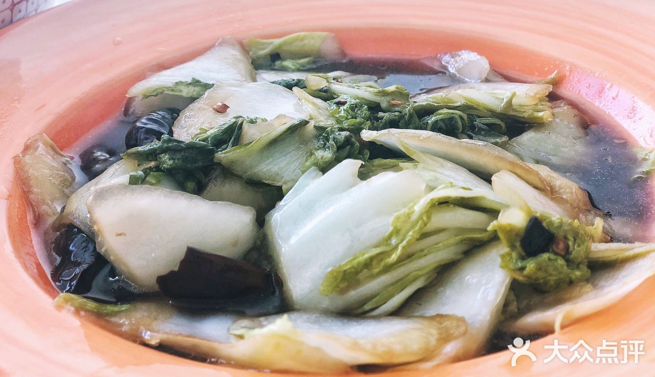 今天做的家常菜。还有一道炒米饭，很受欢迎，大家一下抢