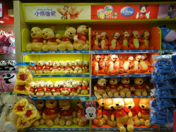 维尼熊和跳跳虎-玩具反斗城(正大广场店)
