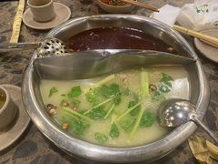 鸳鸯锅-肖肖酸萝卜鱼火锅(总店)