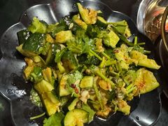 -果松木炭酸菜铜火锅·外婆参鸡汤