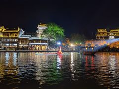 -临江餐馆二楼美食部落
