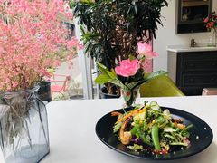 轻体鲜虾牛油果沙拉-威克特披萨汉堡